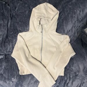 Creme colored lululemon cropped zip up scuba
Size medium